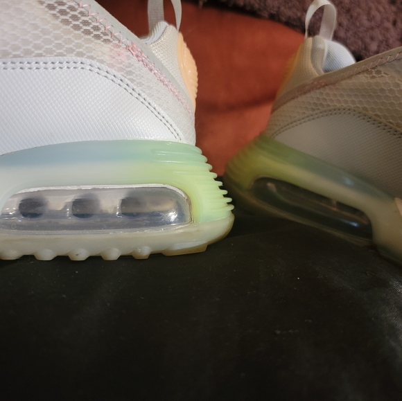 NIKE Air Max 2090s 7Y Pure platinum Arctic Punch - Picture 14 of 16